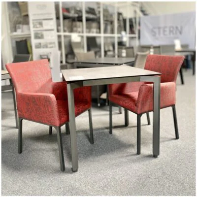 STERN Esstischgruppe mit Tisch 80x80 cm Anthrazit und 2 Sesseln Artus rot/schiefergrau