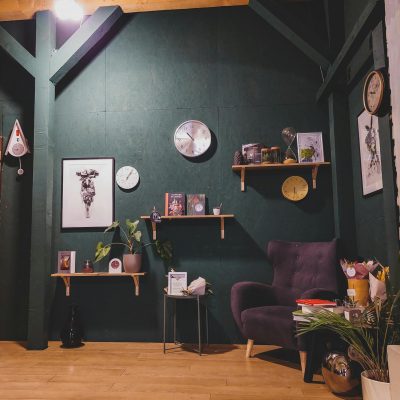 A room with a green wall and a chair