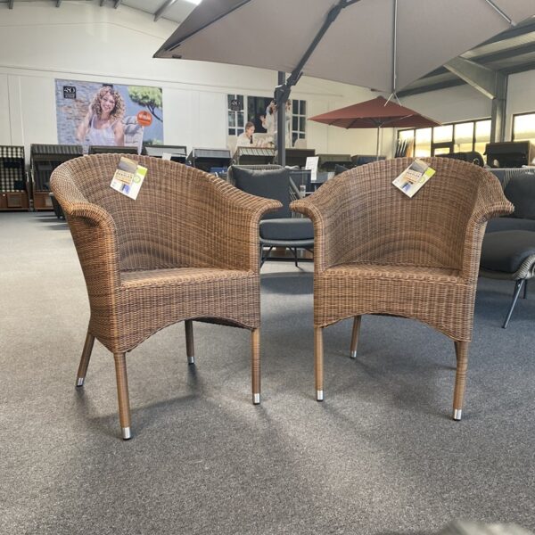 Beistelltisch deVries San Remo Ø55 cm mit 2 Gartensesseln Polyrattan Caramel