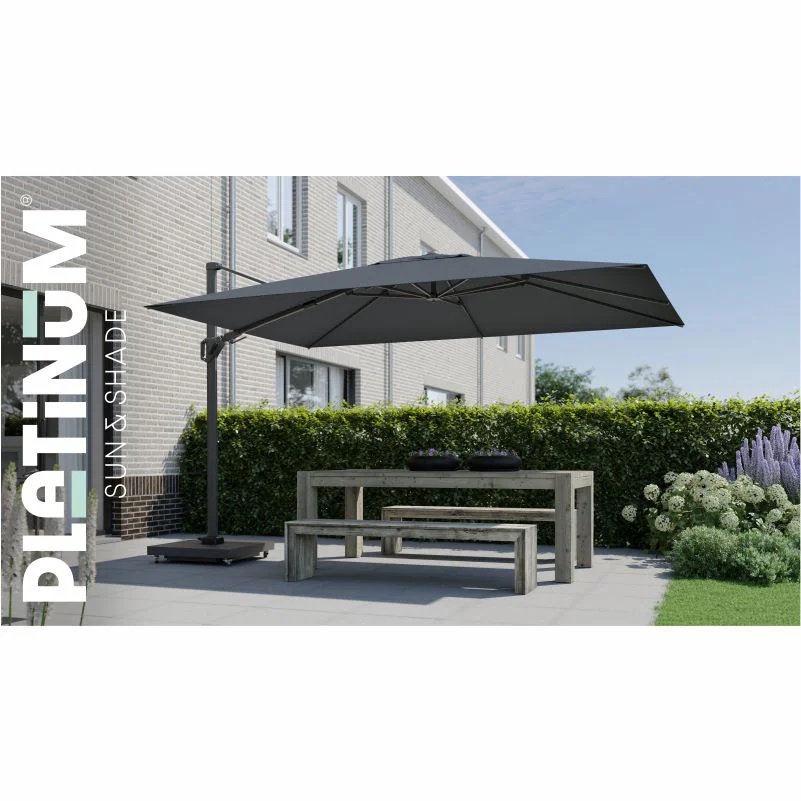 Ampelschirm Platinum Challenger T2 260 × 350 cm auf Terrasse